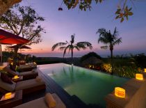 Villa Capung, Pool bei Sonnenuntergang