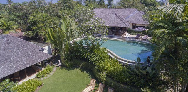 Villa Frangipani, Pool und Garten