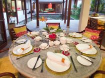 Villa Mako, Dining Table