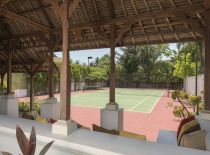 Villa Batujimbar, Pista de tenis