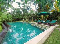 Villa Samaki, Pool und Garten